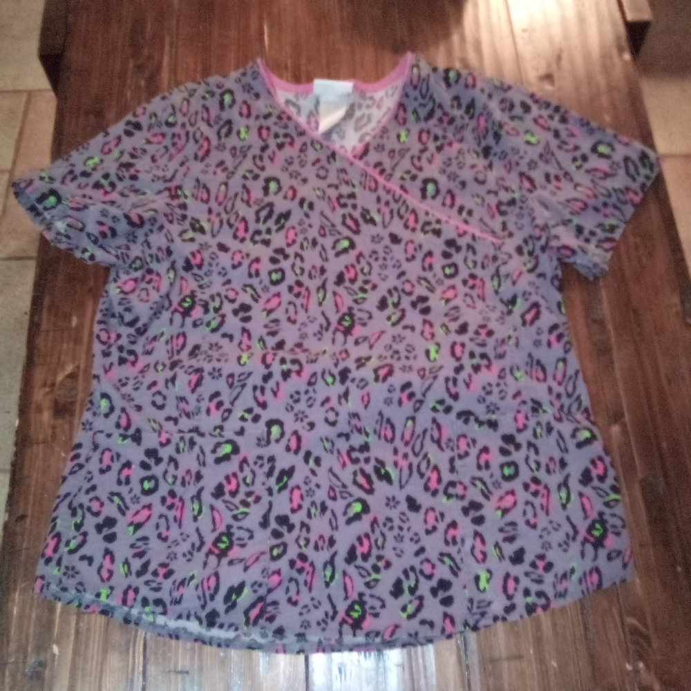 Scrub top